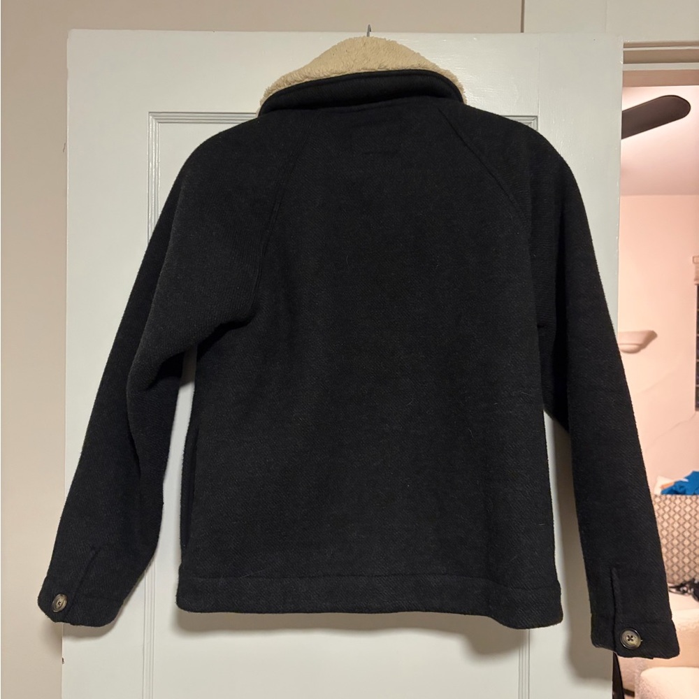 Faherty mid weight jacket - like new and very soft on the inside!